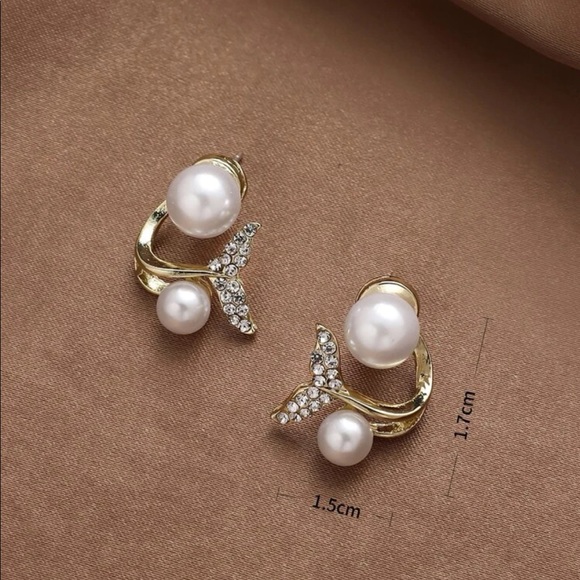 Wrap Around Pearl Fish Tail Earrings - Picture 5 of 5